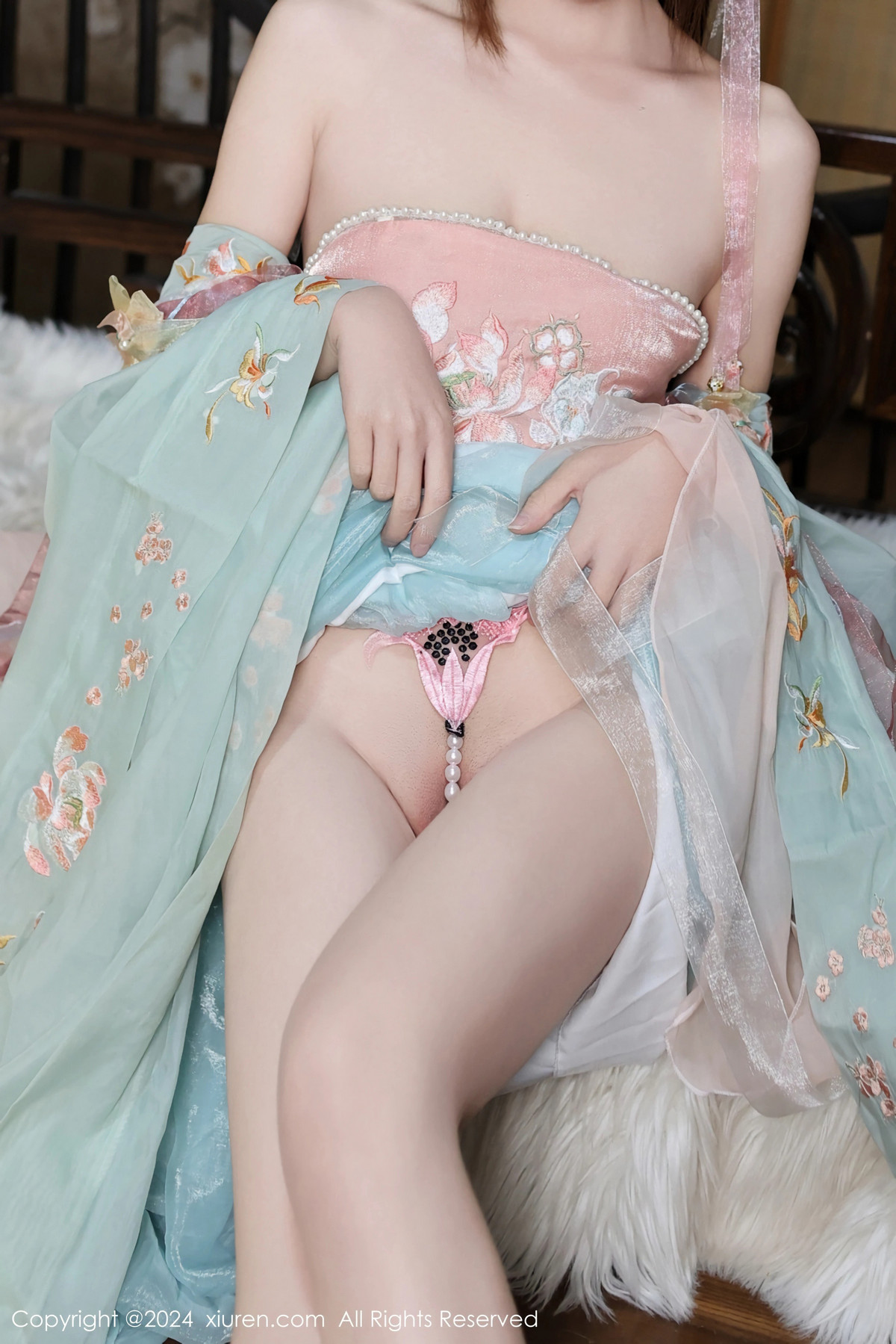 [XiuRen秀人网]第7989期金tiao写真