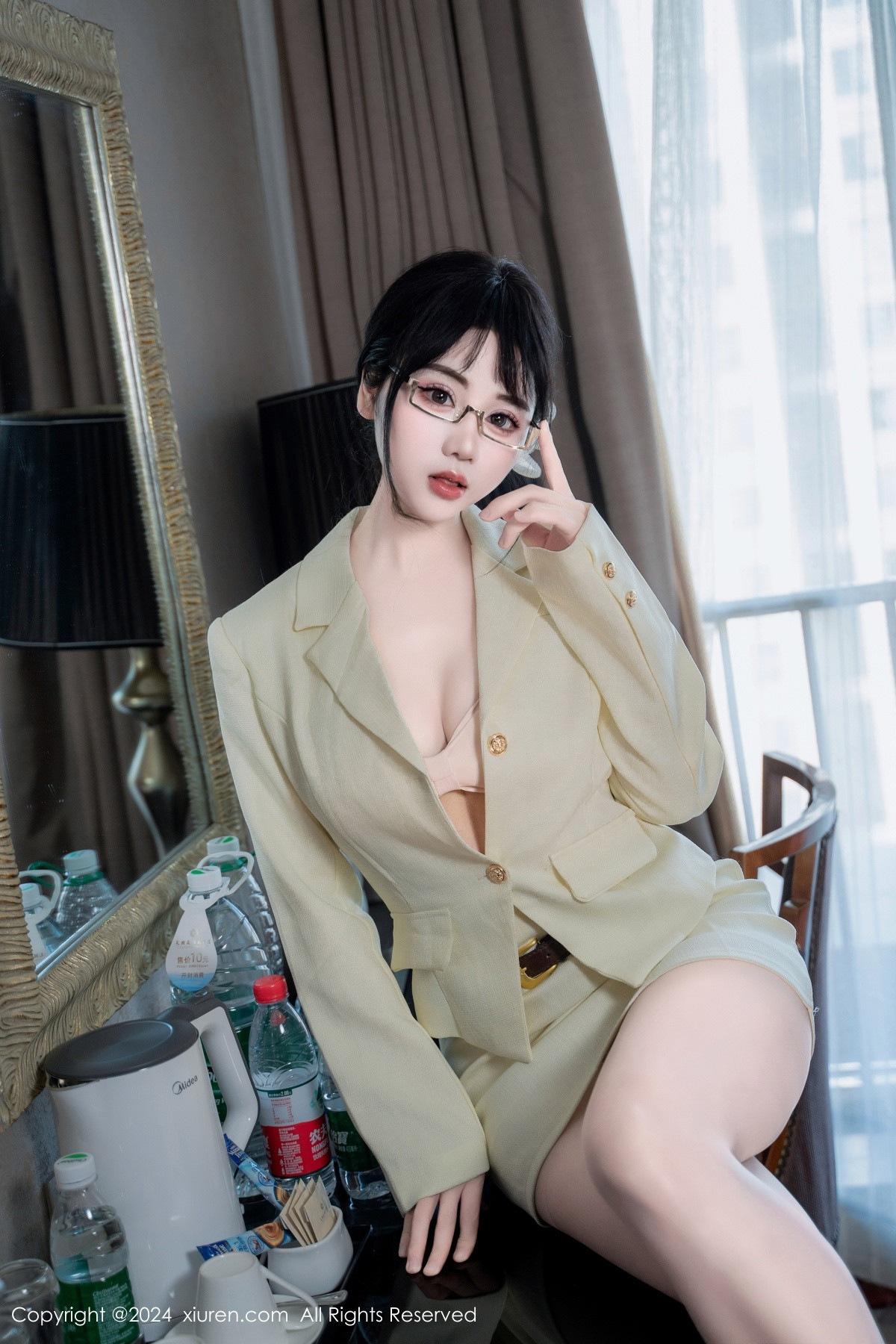 [XiuRen秀人网]第8717期汐汐爱吃草莓写真