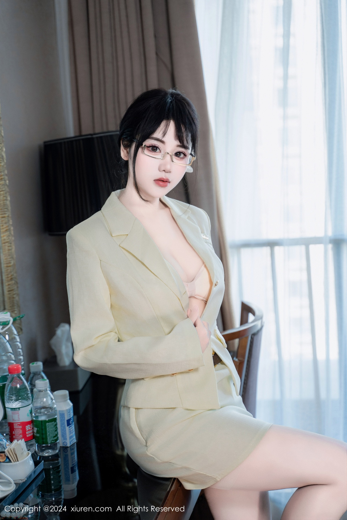 [XiuRen秀人网]第8717期汐汐爱吃草莓写真