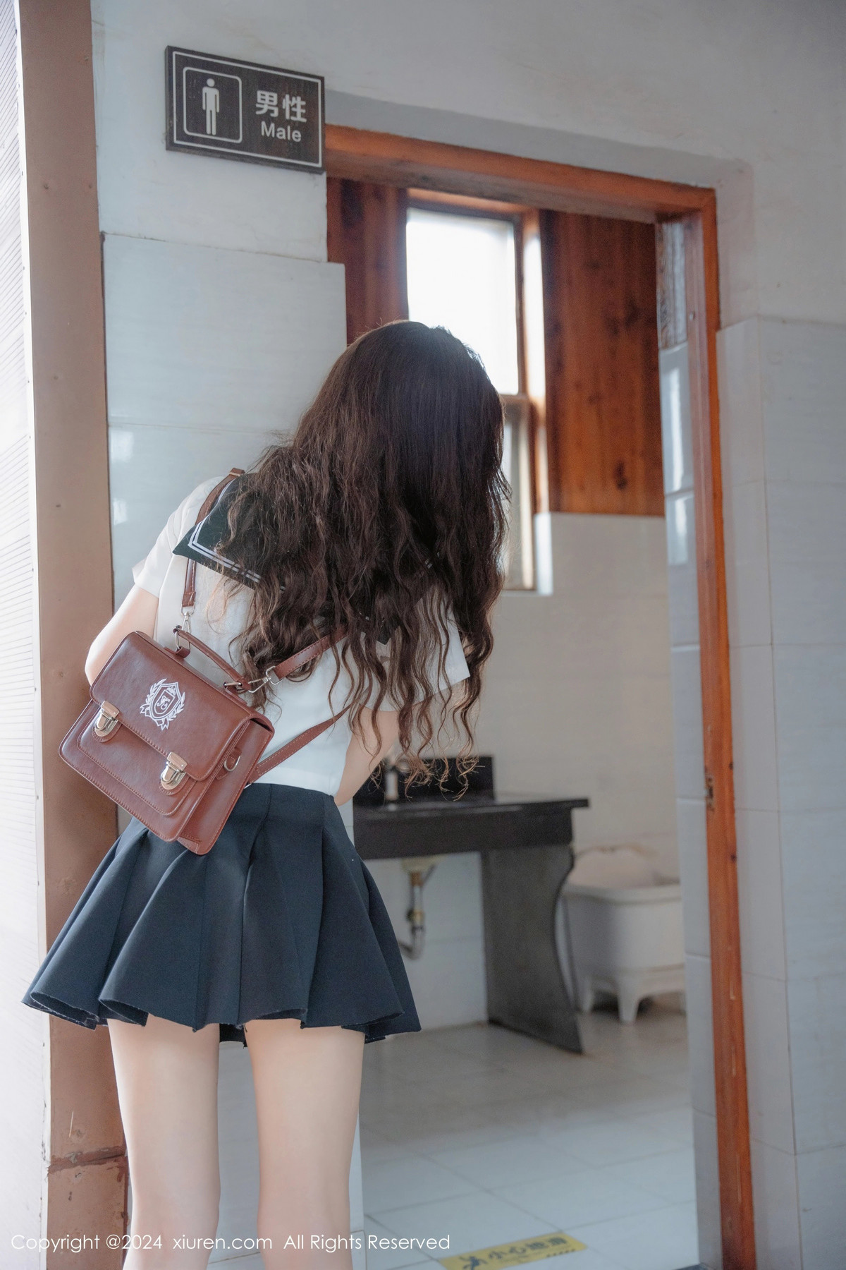 [XiuRen秀人网]第8948期拍黄瓜写真