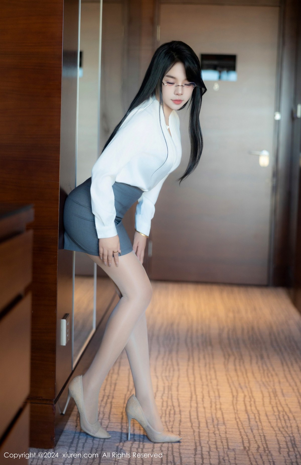 [XiuRen秀人网]第8989期麦田写真