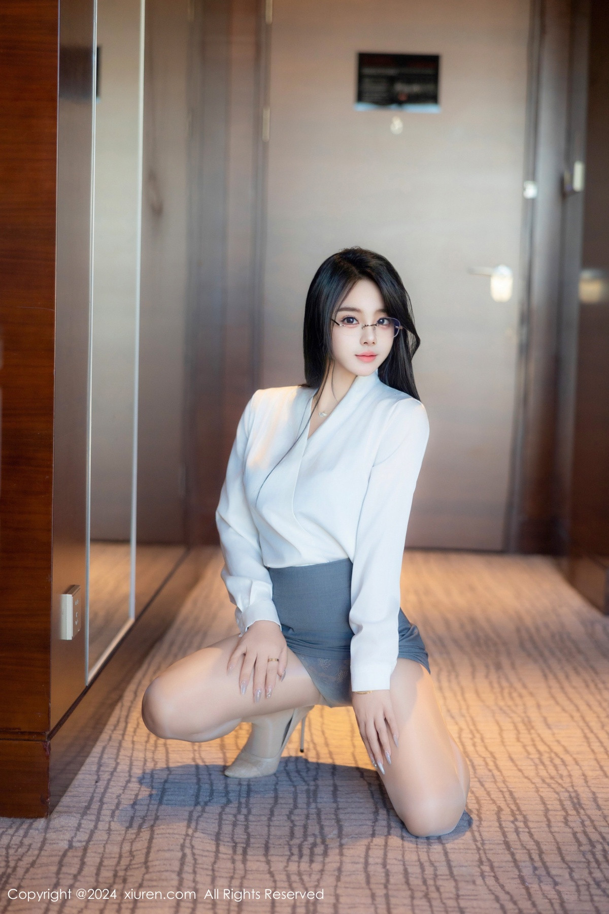 [XiuRen秀人网]第8989期麦田写真