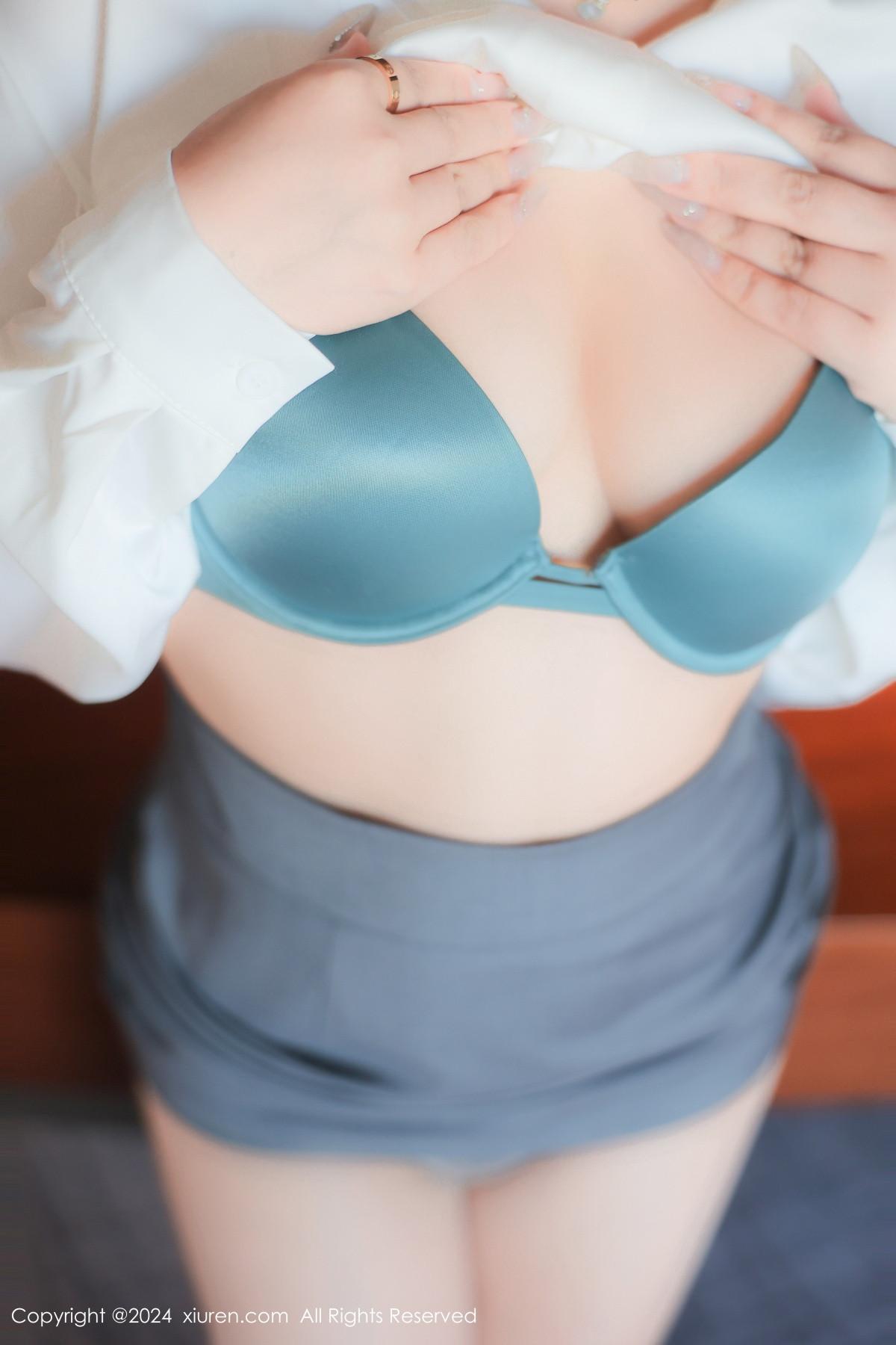 [XiuRen秀人网]第8989期麦田写真