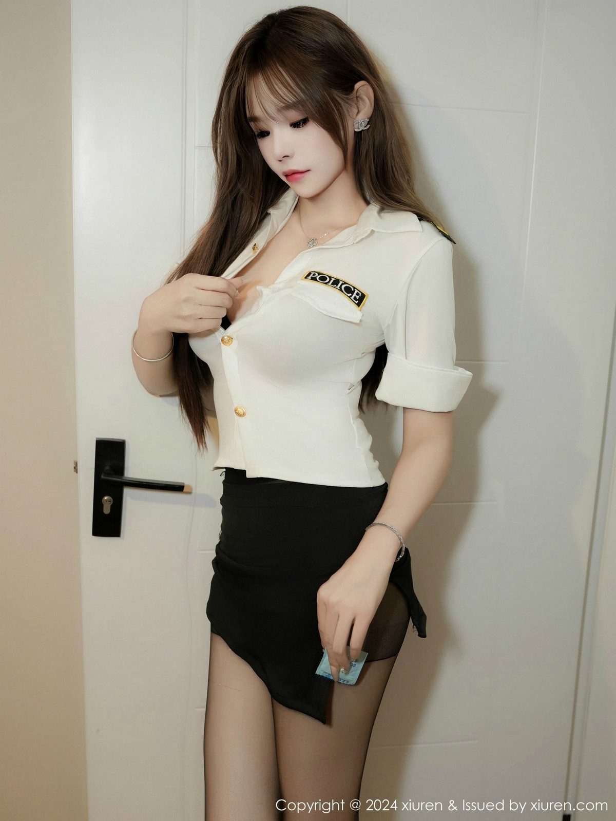 [XiuRen秀人网]第9378期菲菲吃不胖写真