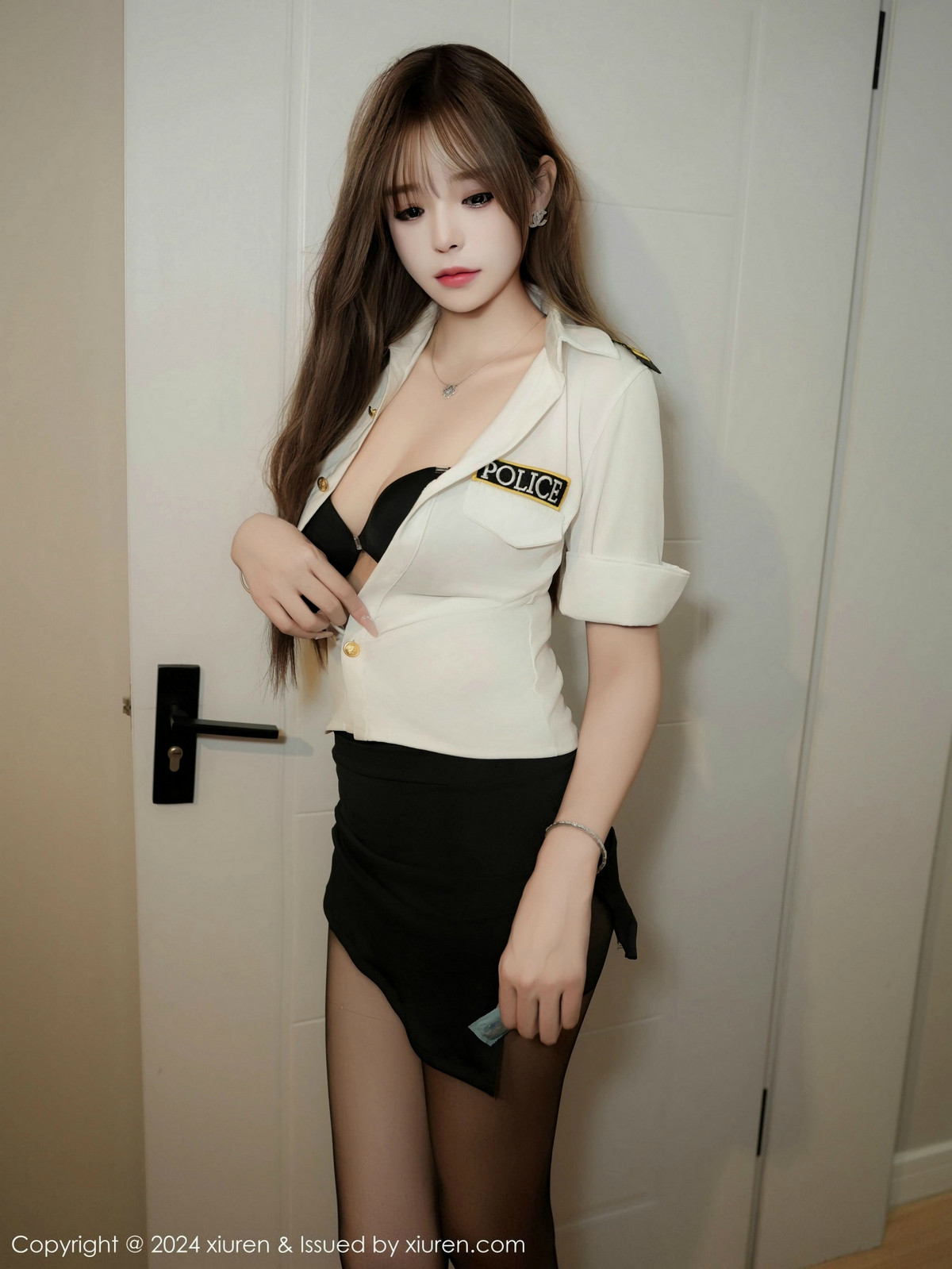 [XiuRen秀人网]第9378期菲菲吃不胖写真