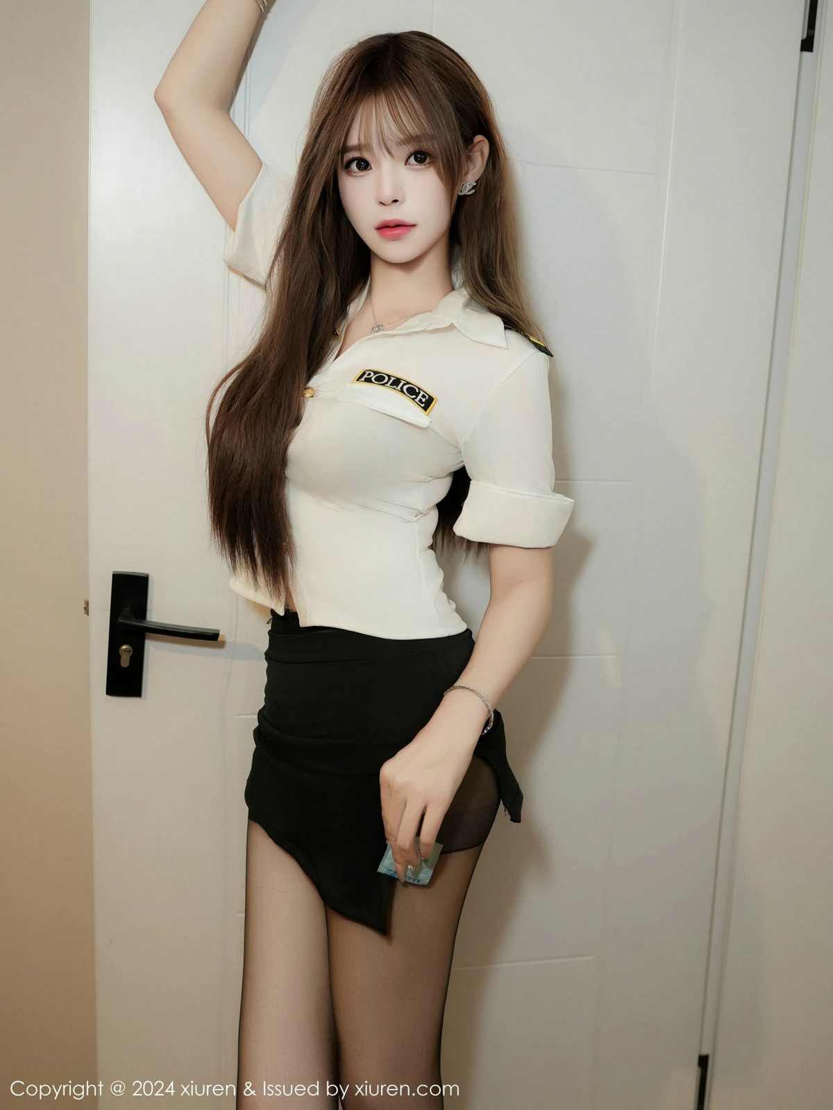 [XiuRen秀人网]第9378期菲菲吃不胖写真