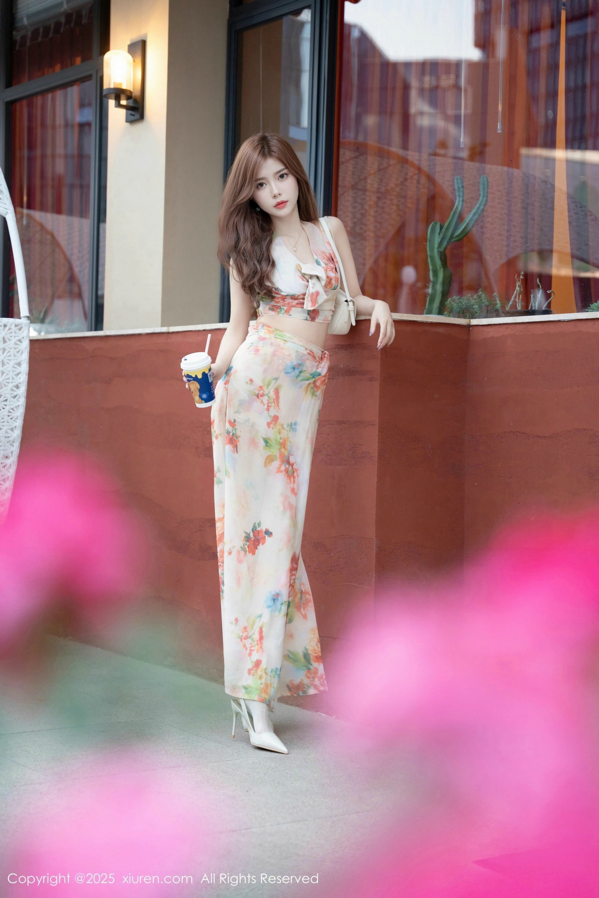 [XiuRen秀人网]第9792期拍黄瓜写真