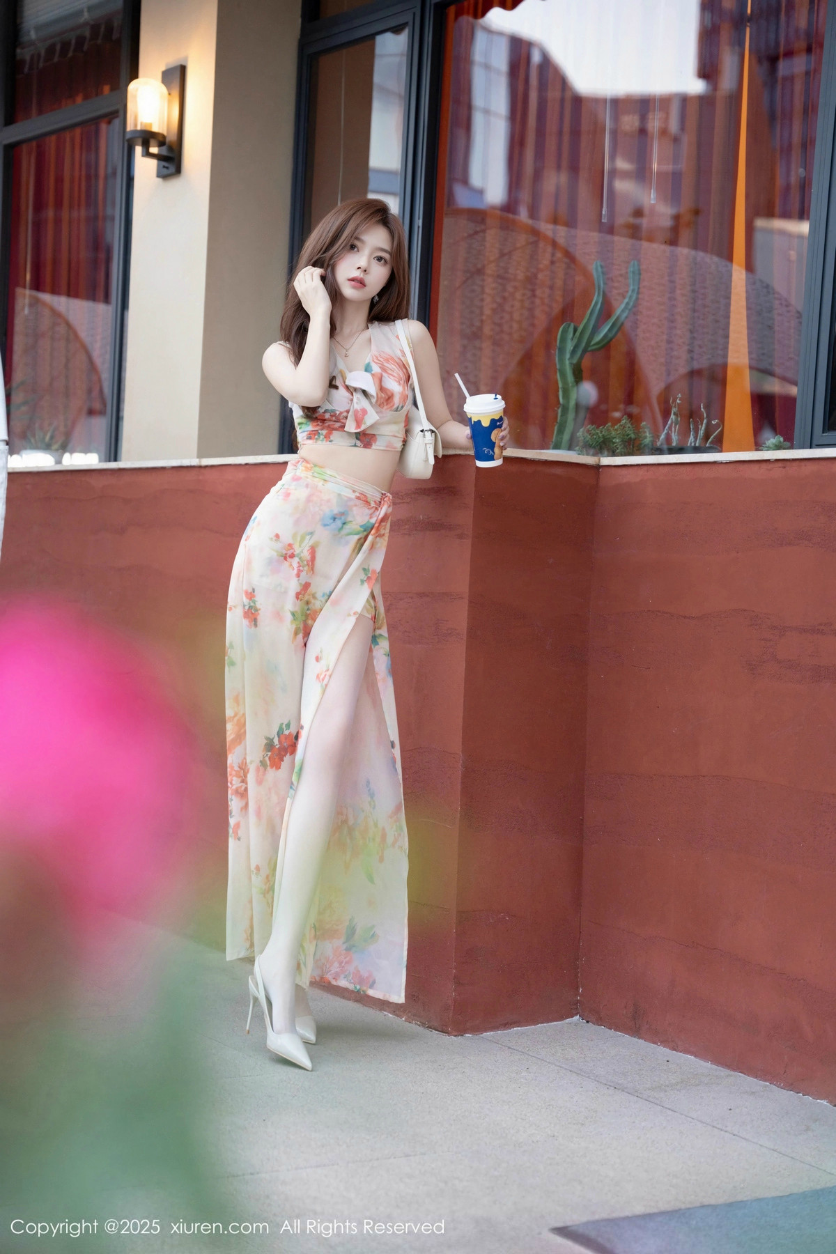 [XiuRen秀人网]第9792期拍黄瓜写真