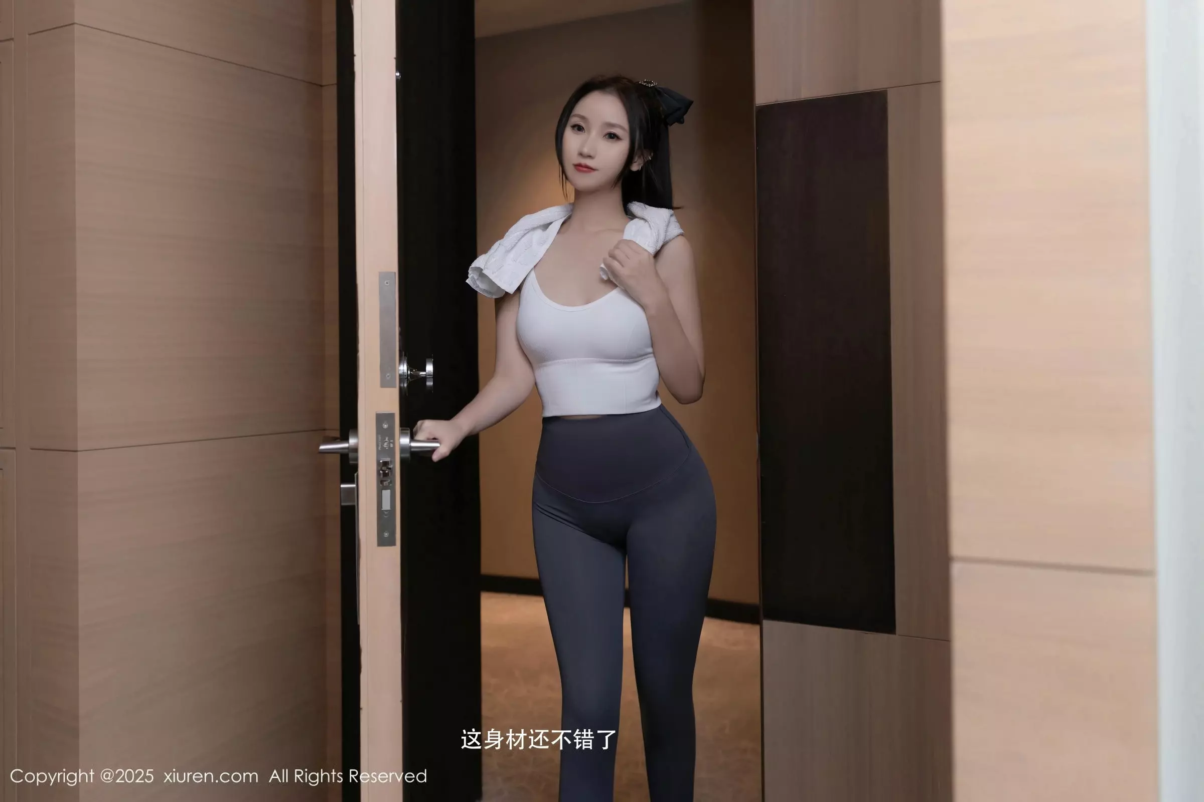 [XiuRen秀人网]第10042期杏子写真